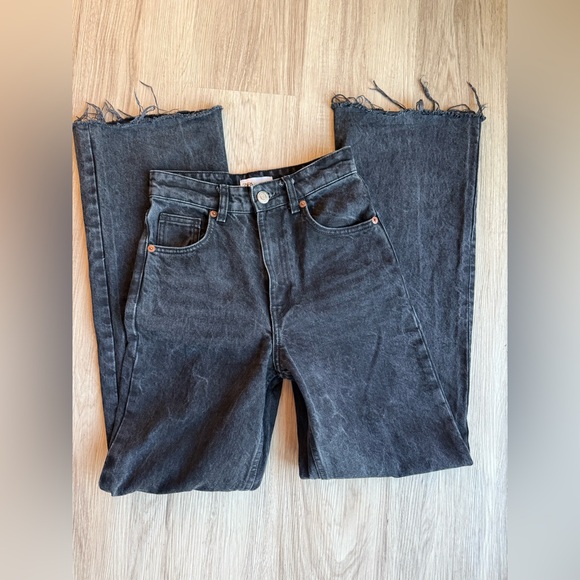 ZARA Black High Rise Wide Leg Jeans | Raw Hem | Size 2 🖤 - Picture 2 of 6